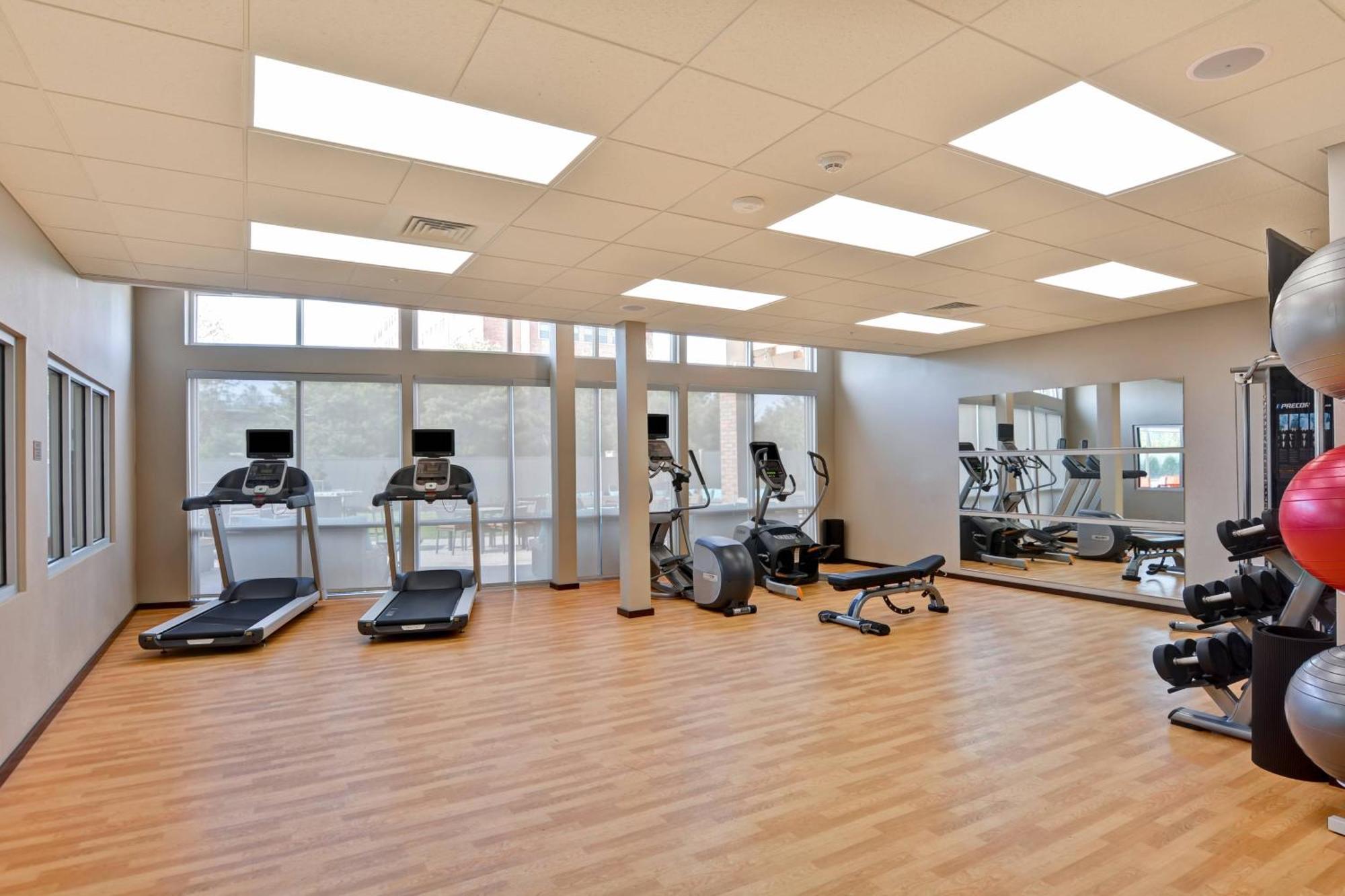 Courtyard By Marriott Long Island Islip/Courthouse Complex Hotell Central Islip Exteriör bild