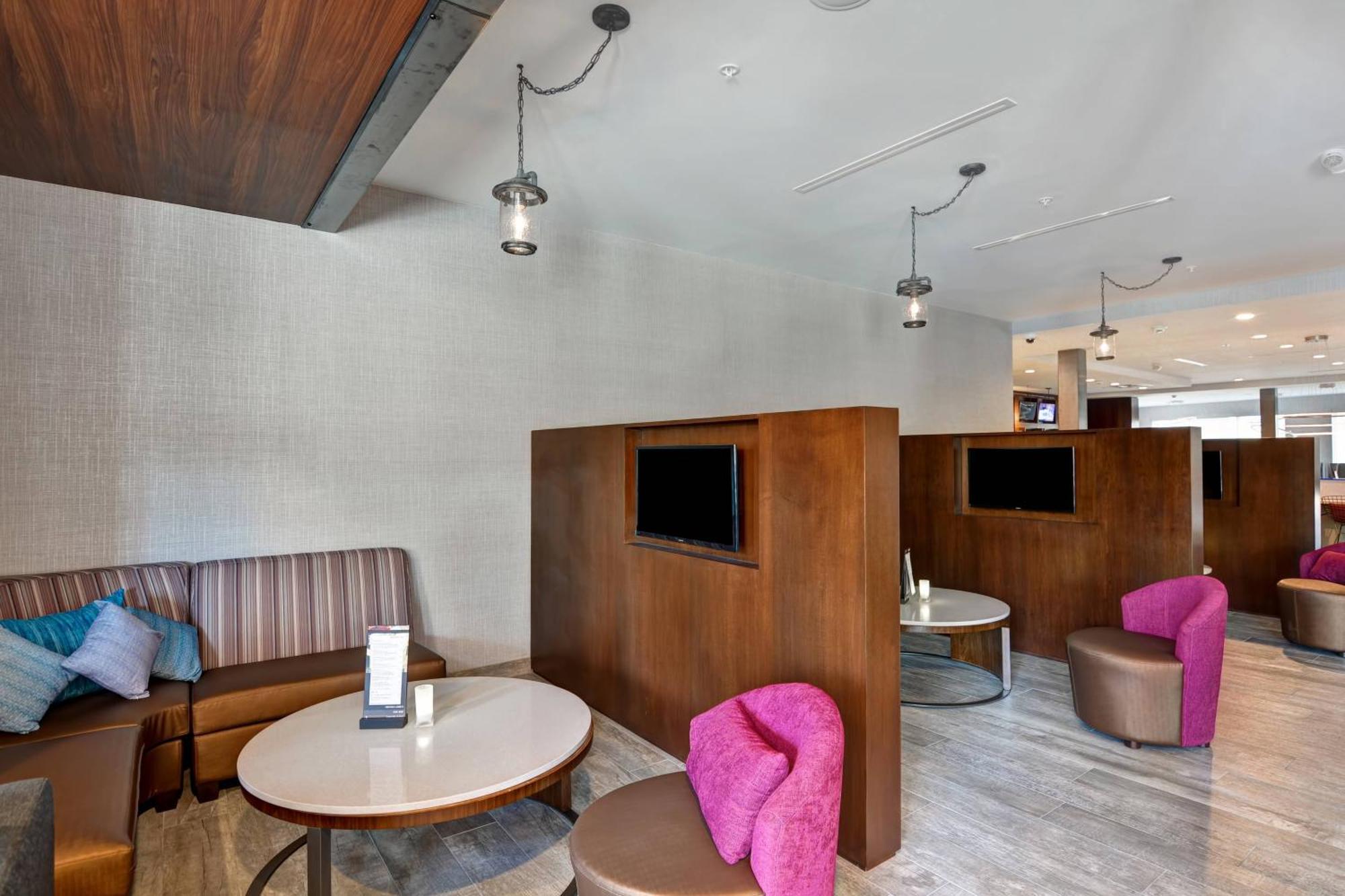 Courtyard By Marriott Long Island Islip/Courthouse Complex Hotell Central Islip Exteriör bild