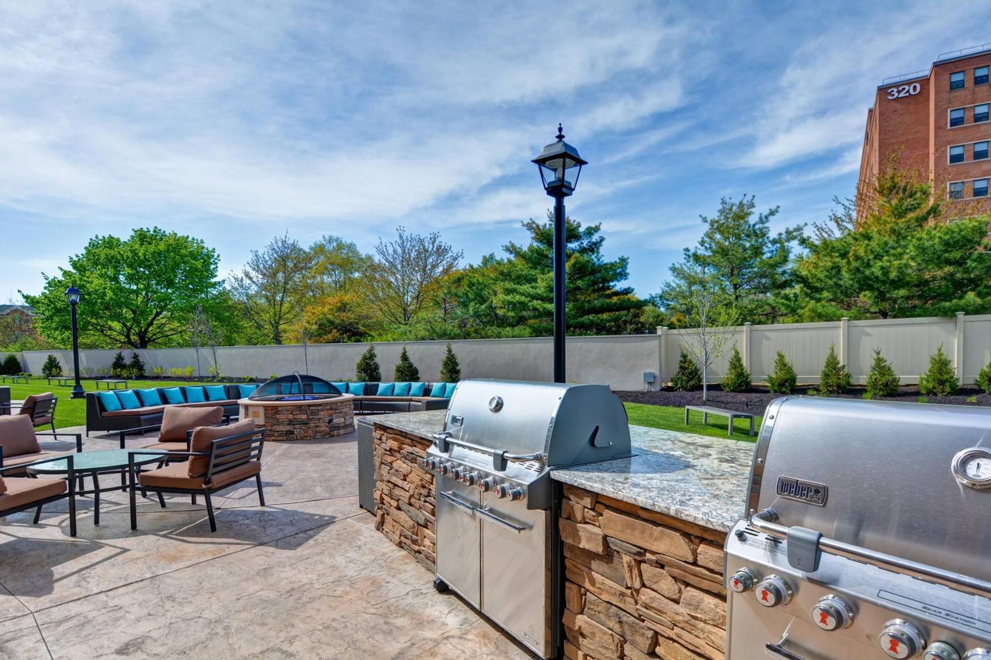 Courtyard By Marriott Long Island Islip/Courthouse Complex Hotell Central Islip Exteriör bild