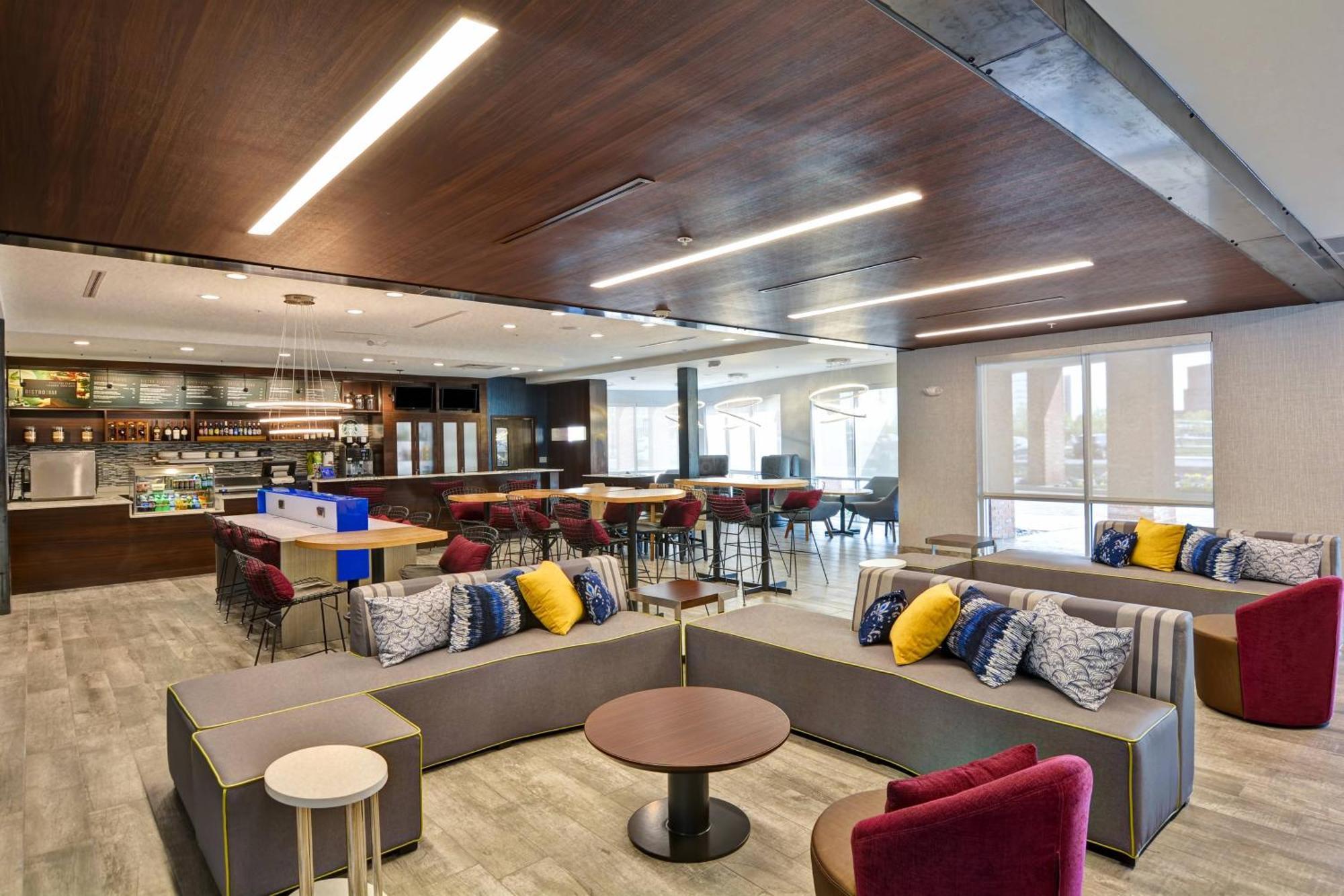 Courtyard By Marriott Long Island Islip/Courthouse Complex Hotell Central Islip Exteriör bild